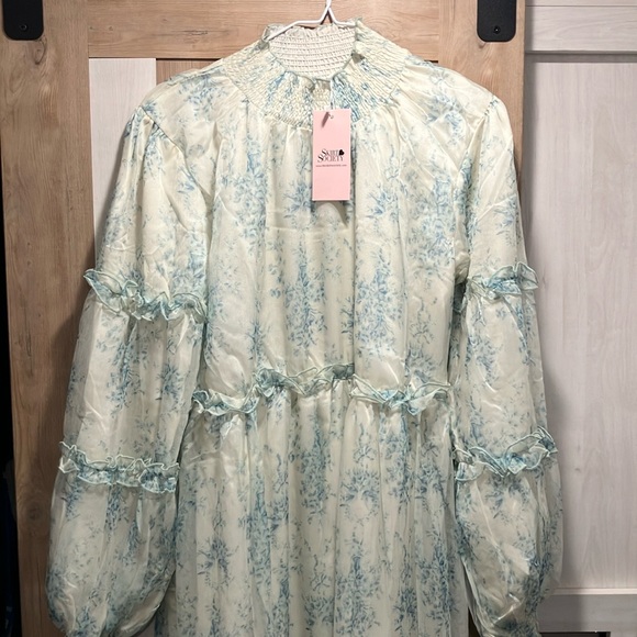 Dresses & Skirts - New Skirt Society dress never worn